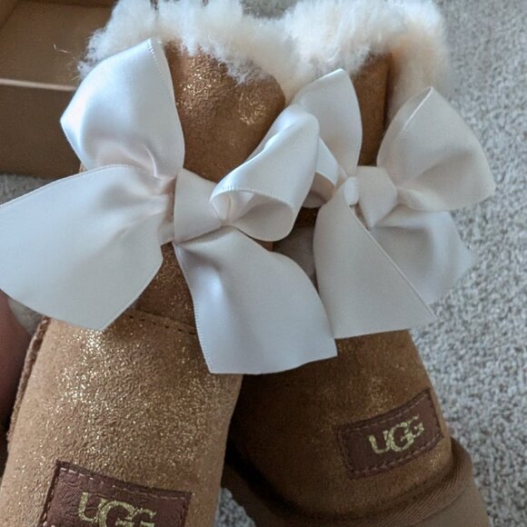NIB Limited Edition Baily UGG boots, size 11B - Picture 6 of 6